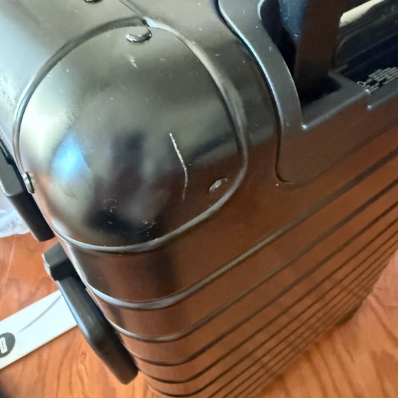 Away The Bigger Carry-On: Aluminum Edition (Onyx Black) w/ USB Charge & Battery - Picture 11 of 16